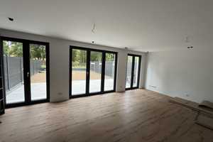 Reihenmittelhaus mit exklusiver Ausstattung und traumhaftem Naturblick, Erstbezug und Einbauküche – Am alten Wasserwerk 15, 31135 Hildesheim (Kreis) – Vorschaubild 2