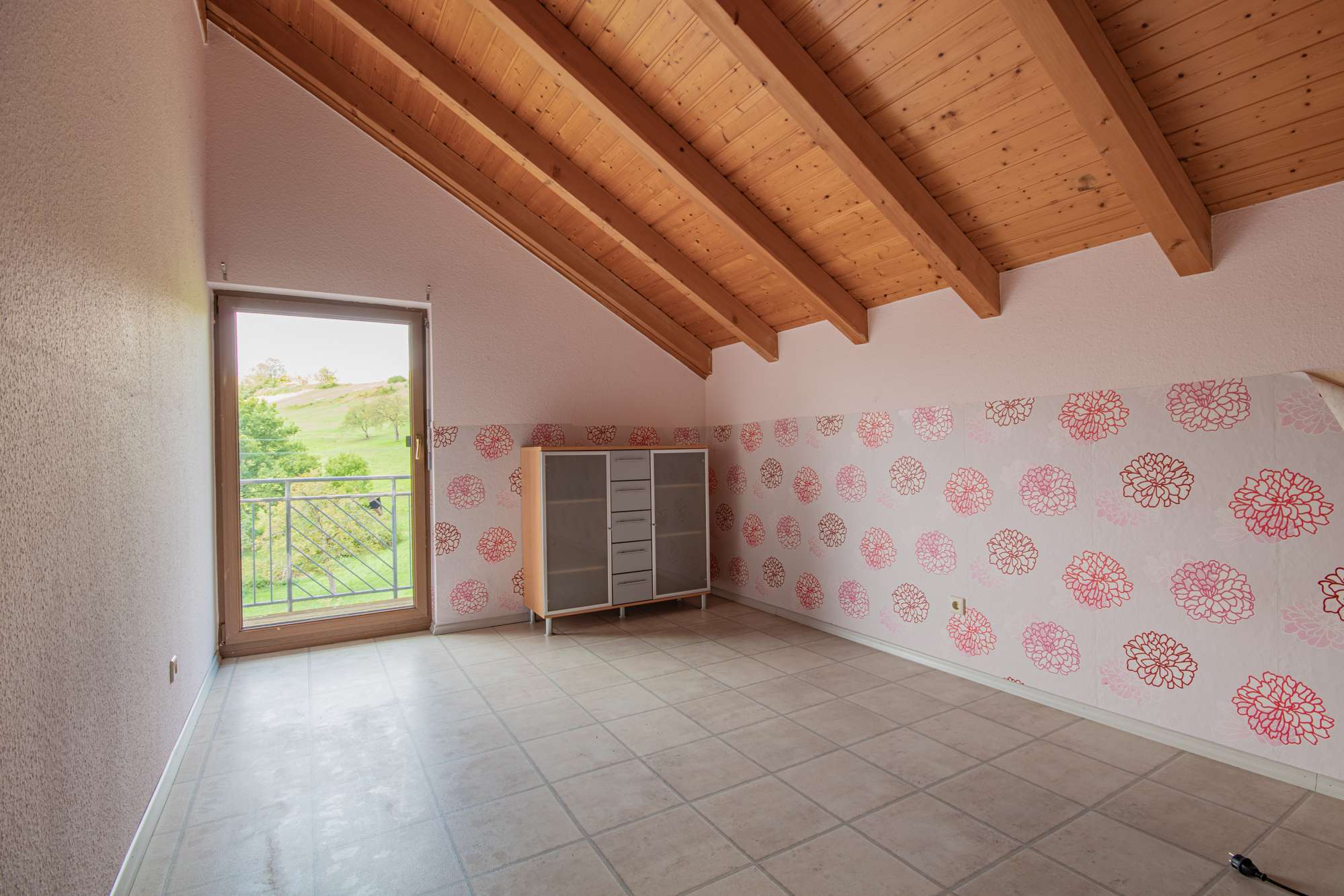 Immobilie in Weilheim - Zwei vielseitig nutzbare Doppelhaushälften mit großem Ausbaupotenzial in Weilheim - Heubach - Bild 3