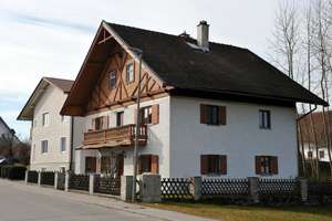 Charmantes Einfamilienhaus mit viel Platz und kompakter Gartenfläche – ruhig wohnen in Unterdietfurt – Die vollständige Adresse der Immobilie erhältst du vom Anbieter., 84339 Unterdietfurt – Vorschaubild 2