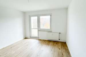 Paare aufgepasst! Lichtdurchflutete 3-Zimmer-Wohnung mit Einbauküche und Balkon! – Wolgograder Allee 58, 9123 Hutholz, Chemnitz – Vorschaubild 11