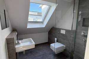 Moderne, sehr hochwertig ausgestattete 4,5 Zimmer-DG-Wohnung * EBK * großer Balkon * TG-Stellplatz – 71069 Sindelfingen – Vorschaubild 13