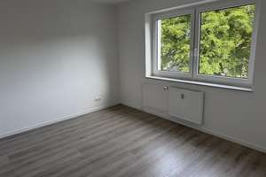 Casting für den besten Balkon-Nutzer der Stadt /  Now casting: The city's next balcony champion. – Letmather Straße 11, 58119 Hohenlimburg (Ortsteil), Hagen – Vorschaubild 4