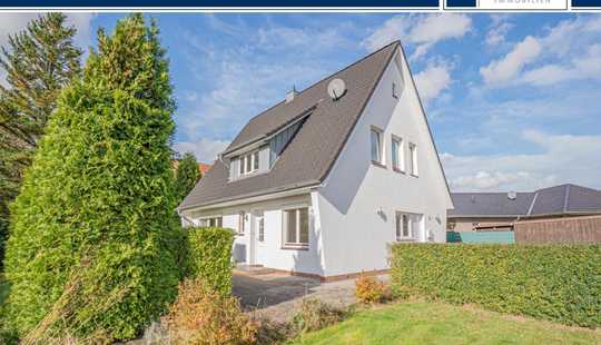 Bild von Familienglück - Modernisiertes Einfamilienhaus mit sonnigem Garten