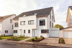Modernes Wohnen: Doppelhaushälfte mit Garten und Garage – Die vollständige Adresse der Immobilie erhältst du vom Anbieter., 53229 Holtorf, Bonn – Vorschaubild 1