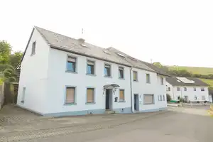 Mehrfamilienhaus mit drei Wohneinheiten, Garagen, Garten Streuobstwiese und Mega-Fernblick! – Trier-Saarburg (Kreis) – Vorschaubild 13