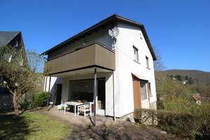 Erwecken Sie dieses Haus aus dem Dornröschen-Schlaf – Die vollständige Adresse der Immobilie erhältst du vom Anbieter., 65817 Eppstein – Vorschaubild 1