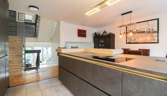 Bild von Modernes Split-Level-Reihenmittelhaus mit Garten in zentraler Lage von Wiesbaden