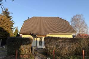 Geräumiges Einfamilienhaus mit großem Grundstück für familienfreundliches Wohnen in ruhiger Lage von – Gartenstraße 62, 16767 Leegebruch – Vorschaubild 1