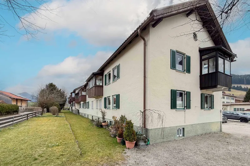 Leerstehende 2-Zimmer-Wohnung mit Potenzial – Stellplatz, Hobbyraum & Keller, Miesbach Kreis – Bild 3