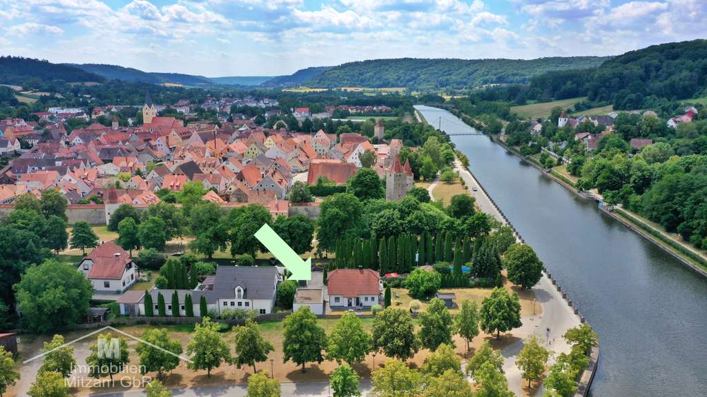 Immobilie in Berching - Unverbaubares Wohndomizil mit Doppelgarage in einmaliger Lage direkt am Main-Donau-Kanal - Bild 0