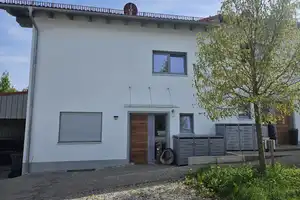 Günstige, neuwertige 5-Raum-Doppelhaushälfte mit gehobener Innenausstattung in Buch am Erlbach – Steinbergfeld 27, 84172 Landshut (Kreis) – Vorschaubild 1