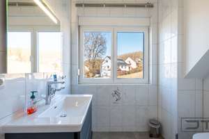 Bindlacher Bestlage mit einzigartigem Fernblick: Stilvoll modernisiertes 2001er EFH mit ELW & Pool! – Die vollständige Adresse der Immobilie erhältst du vom Anbieter., 95463 Bindlach – Vorschaubild 30