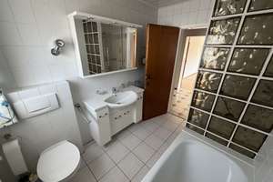 3 Familienhaus mit Garagen, Garten und Balkon sowie PV Anlage – Niederwaldstraße 17, 76532 Sandweier, Baden-Baden – Vorschaubild 13