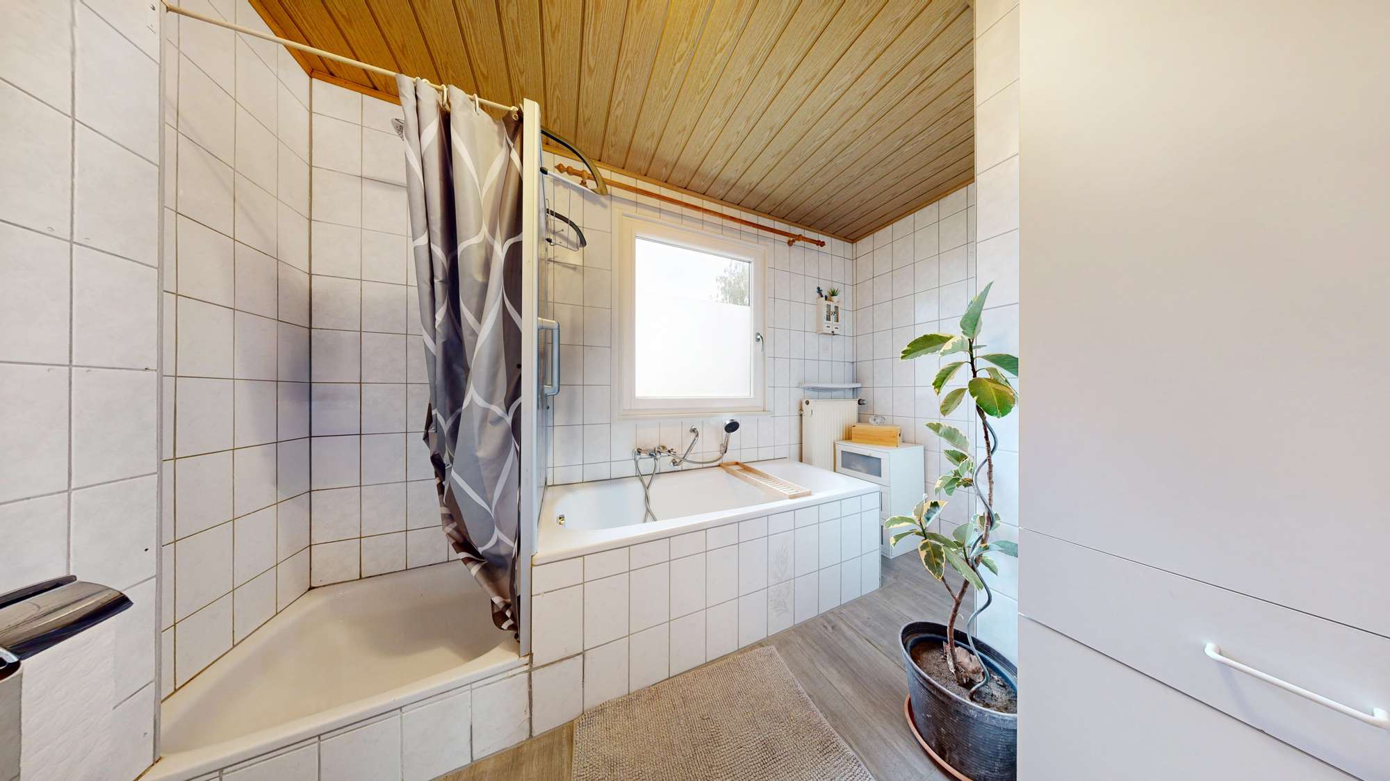 Immobilie in Spardorf - IMMOPARTNER –CHARMANTES REIHENECKHAUS MIT GROSSEM SONNENGARTEN IN RUHIGER LAGE - Bild 1