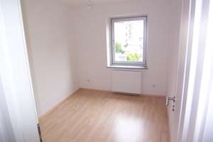 3 Zimmer Whg mit großem 18qm Südbalkon, Nähe Theresienwiese, Bad m Fenster-- LEER – Lindwurmstr 123, 80337 Am Schlachthof, München – Vorschaubild 6