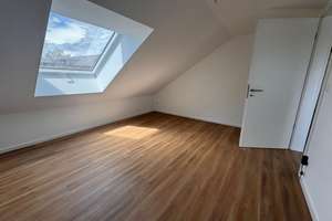 Exklusiver Erstbezug: Neue 3 ZKB DG-Wohnung (KfW 40) mit Balkon, EBK & Stellplatz in BI-Brake – Nadefeld 13, 33729 Heepen, Bielefeld – Vorschaubild 9