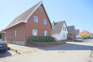 Volksbank Immobilien: 
Naturnahes Zweifamilienhaus am Geeste-Ufer! – Bremerhaven – Vorschaubild 1