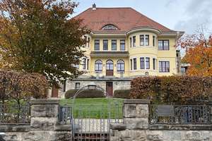 Attraktive Stadtvilla mit Potenzial ! – Ziegelrain 5, 98574 Schmalkalden – Vorschaubild 2