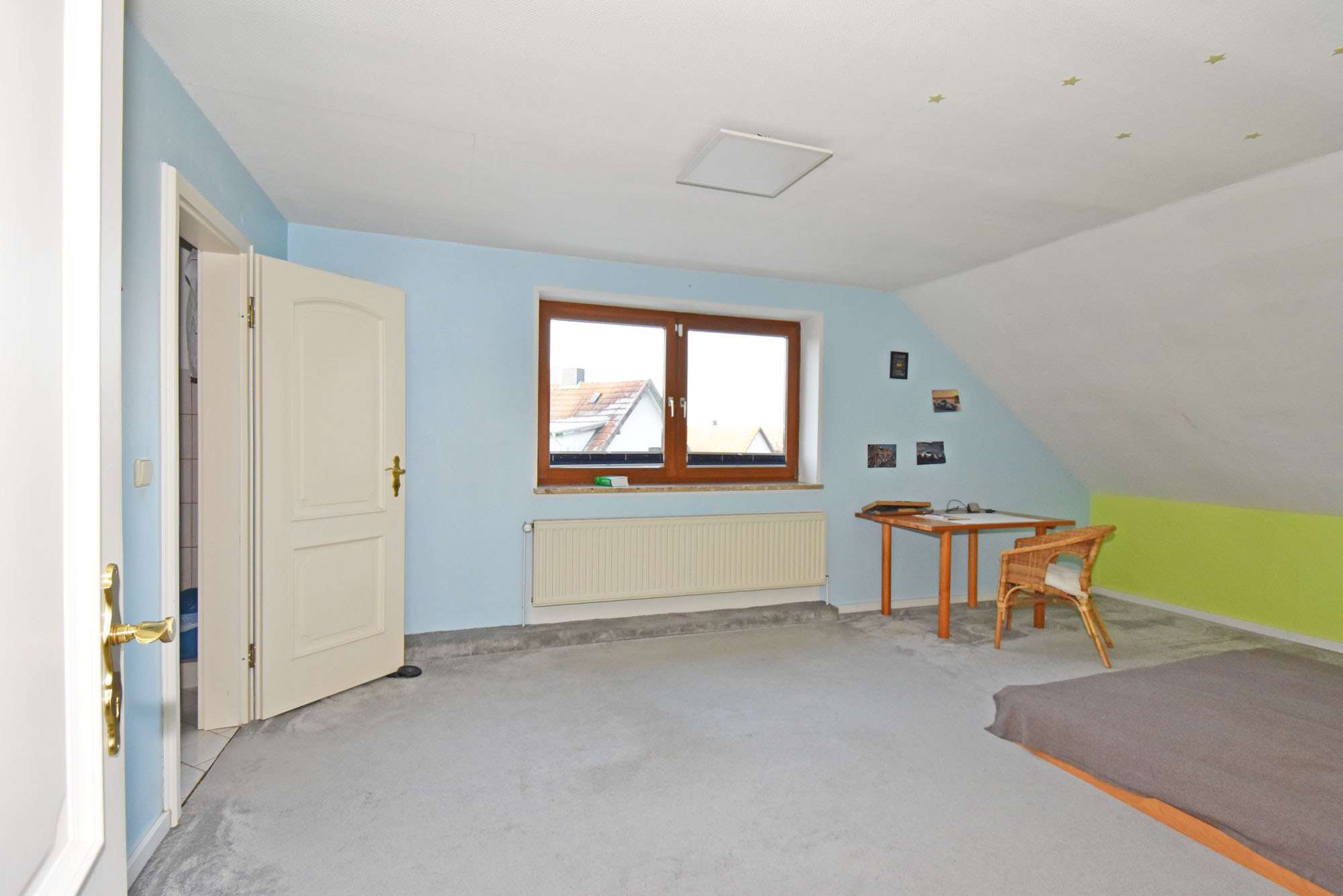 Immobilie in Aumühle - Naturnahes Raumwunder mit vielen Optionen:  Gepflegtes EFH mit Teilkeller und Doppelgarage - Bild 2