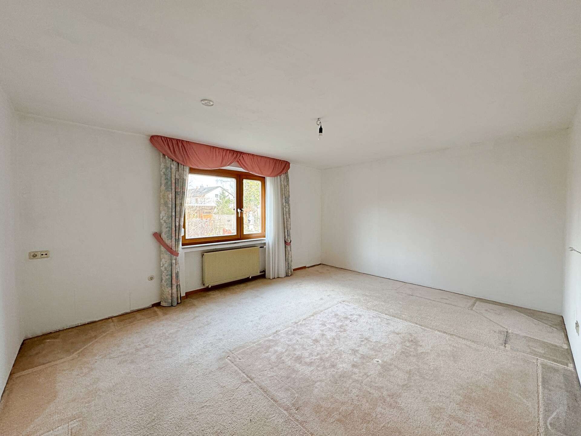 Immobilie in Emmerting - Riesiges Dreifamilienhaus - Perfekt für die ganze Familie, oder als Kapitalanlage - Bild 1