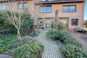 Familiäres Reihenhaus in Vorstadtlage - Erbbaurecht – Die vollständige Adresse der Immobilie erhältst du vom Anbieter., 21629 Neu Wulmstorf – Vorschaubild 1