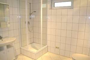 FÜR 1 PERSON: SOUTERRAINWOHNUNG IN RUHIGER LAGE - RENOVIERT, SCHÖNES BAD, EBK, GARTENMITBENUTZUNG – Die vollständige Adresse der Immobilie erhältst du vom Anbieter., 76228 Grünwettersbach, Karlsruhe – Vorschaubild 11