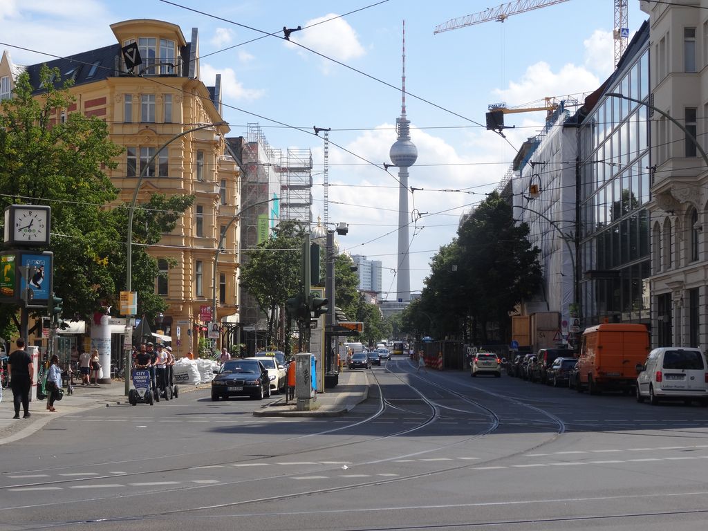 Friedrichstraße, unweit Tor und Oranienburger Straße