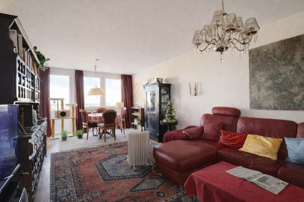 Immobilie in Leutkirch im Allgäu - Weitblick inklusive – Helle 4-Zimmer-Wohnung mit großem Balkon - Bild 1