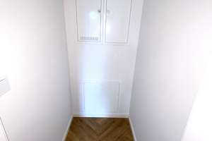 Möbliiertes Studio direkt am Marktplatz Adlershof, zum ruhigen Innenhof ausgerichtet mit Balkon! – Florian-Geyer-Str 111, 12489 Adlershof, Berlin – Vorschaubild 2