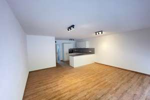 ! Modernes Reihenhaus mit viel Platz ** Effiziente Bauweise ** mit Garage * Provisionsfrei – Die vollständige Adresse der Immobilie erhältst du vom Anbieter., 92708 Mantel – Vorschaubild 1