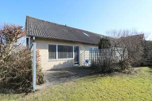 Seltenheit über 2 Etagen!
Reihenhausstil-Whg., ca. 73m² mit Terrasse und Stellpl. in zentraler Lage – Die vollständige Adresse der Immobilie erhältst du vom Anbieter., 23743 Grömitz – Vorschaubild 2