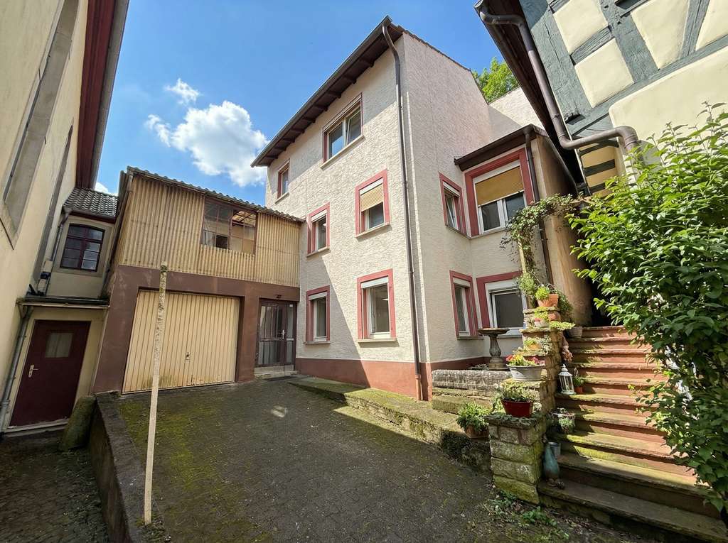 Immobilie in Wolfstein - Altbau mit Renovierungsbedarf in zentraler Lage von Wolfstein - Bild 0