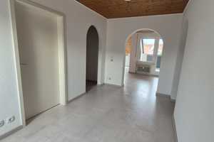 Exklusive zentrale 3,5 Zimmer Dachgeschosswohnung mit geh. Innenausstattung, Loggia und EBK – Moltkestraße 22, 88046 Bodenseekreis – Vorschaubild 4