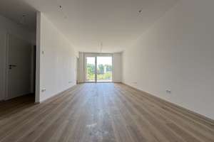 Stilvoll wohnen mit Weitblick: Großzügige Etagenwohnung mit Loggia und moderner Einbauküche