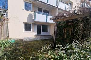 Erdgeschoss-Eckwohnung mit 3 Terrassen und eigenem Garten