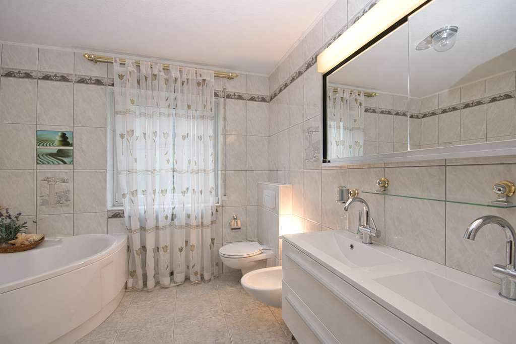 Immobilie in Bad Schwalbach - Wohnen wie im eigenen Haus – großzügige Erdgeschosswohnung mit Terrasse in Heimbach - Bild 1