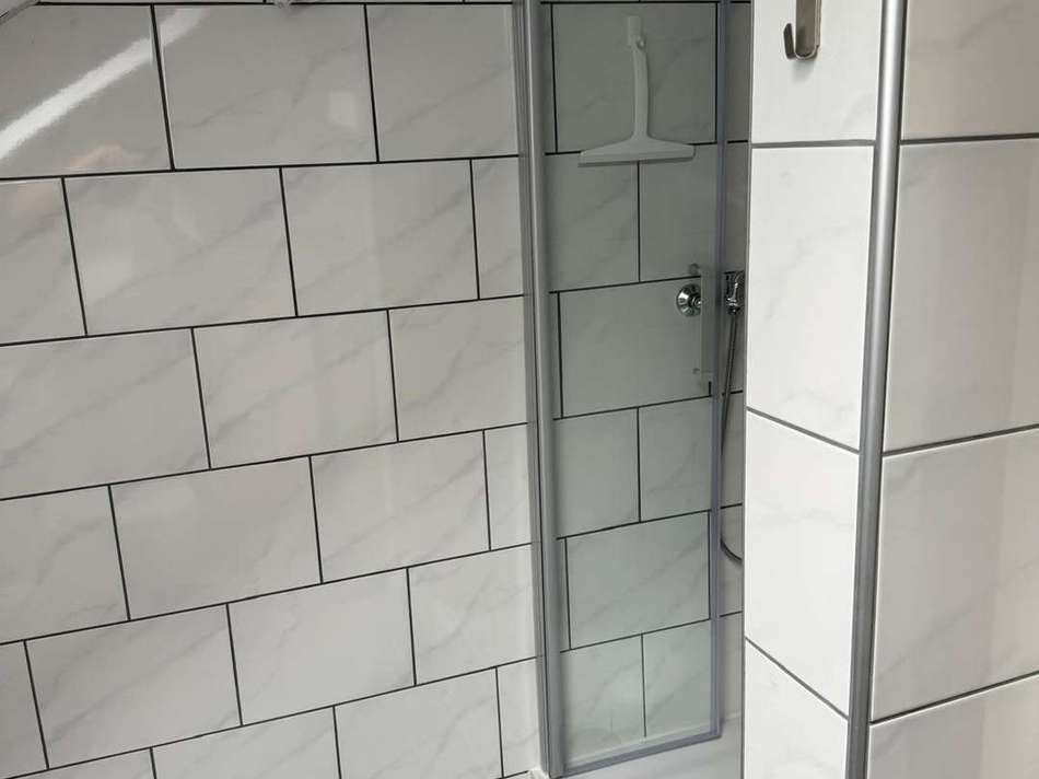 DG Dusch WC  Bild 2