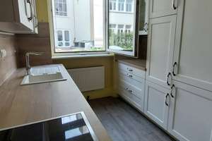Stilvolles Wohnen in der 6-Parteien-Villa: Saniertes Altbau-Juwel mit Balkon & Parkplatz am Nerotal – Stiftstraße 23, 65183 Mitte, Wiesbaden – Vorschaubild 8