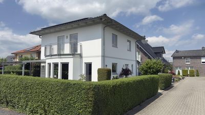 Moderne Stadtvilla, Energieeffizienz (A+) in begehrter Wohnlage von Buxtehude-Westmoor / Königsdamm