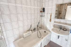 * WOW! Großzügige, gepflegte 4,5-Zi.-Wohnung mit Balkon * 105 qm * gute Lage in S-Untertürkheim * – Die vollständige Adresse der Immobilie erhältst du vom Anbieter., 70327 Untertürkheim (Ortsteil), Stuttgart – Vorschaubild 12