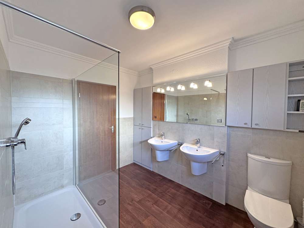 Immobilie in Hamberge - Hamberge: Modernisiertes Einfamilienhaus mit Garage, Wohnkeller und Südgrundstück - Bild 2