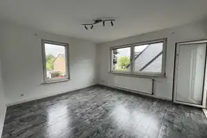 Helle Zweizimmerwohnung mit Gemeinschaftsgarten – Leverkusen – Vorschaubild 1