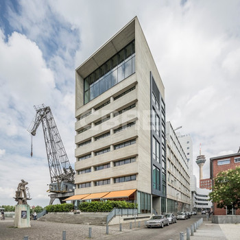 Unvergleichliche Aussicht über Düsseldorf I hochwertige Mieteinheit im Medienhafen I provisionsfrei