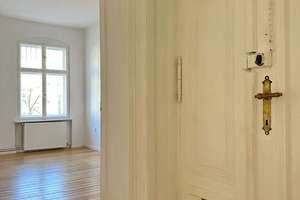 Bezugsfreie, großzügige 2-Zi.-Altbauperle mit großer Wohnküche - Fußläufig vom Lietzensee entfernt! – Sophie-Charlotten-Straße 46, 14059 Charlottenburg, Berlin – Vorschaubild 3
