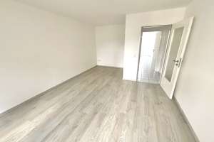Helle und große 2 Zimmerwohnung