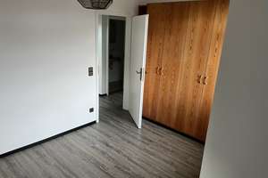  renovierte DG-Wohnung mit Stellplätzen und Dachterrasse+++ – Hungerbergstrasse 72, 71364 Winnenden – Vorschaubild 2