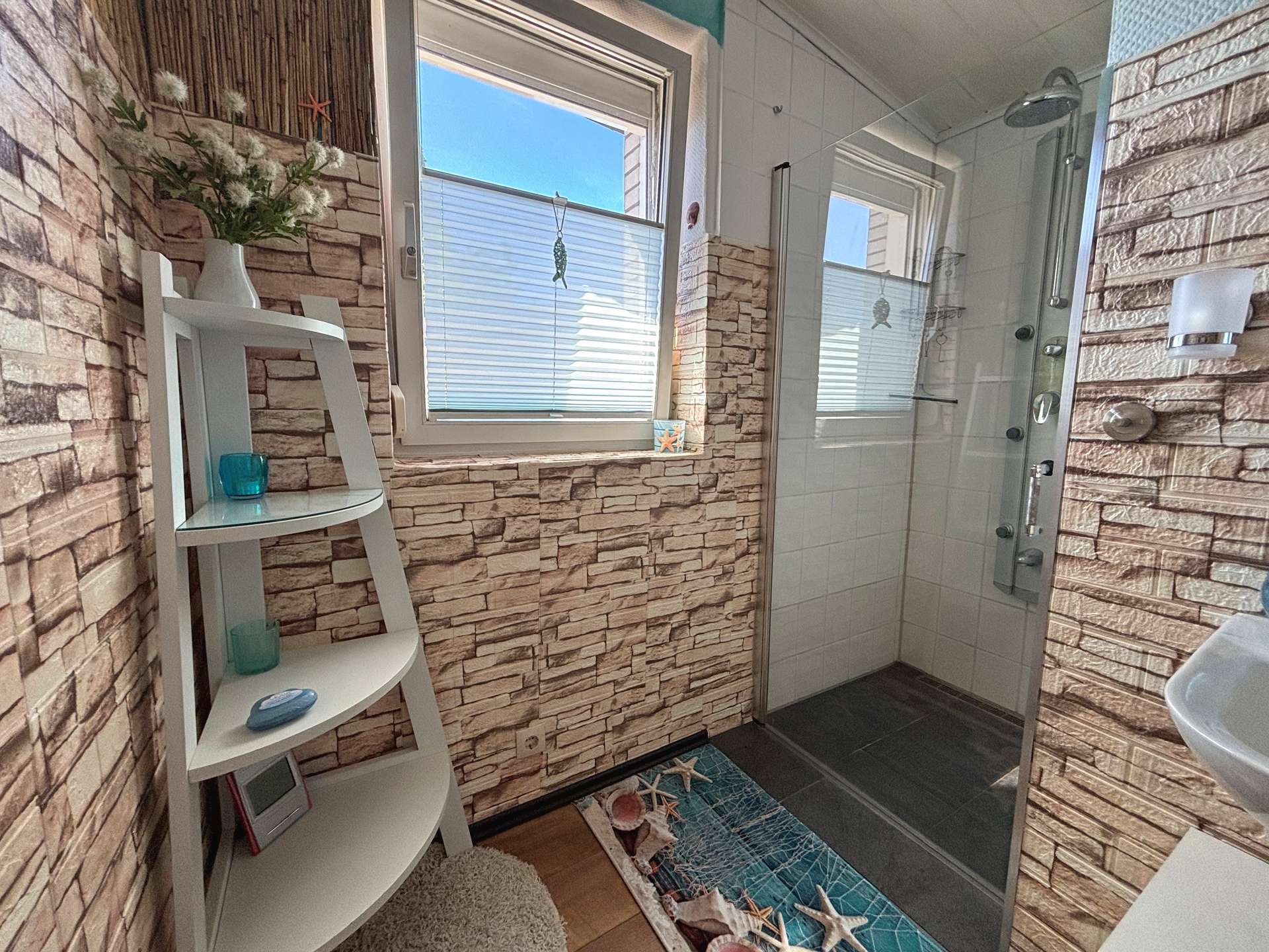 Immobilie in Hohenfelde - Strand, Sonne, Erholung – stilvolles Wochenendhaus nahe der Ostsee in Hohenfelde - Bild 0