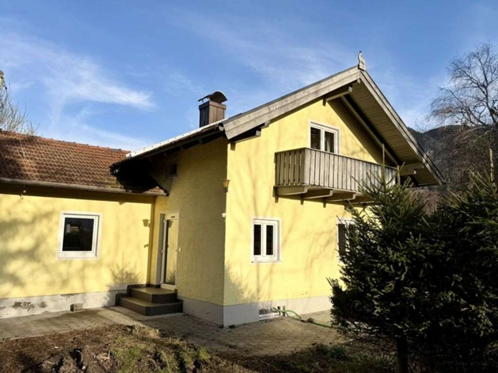 Immobilie in Ohlstadt - Ohlstadt: renovierungsbedürftiges Einfamilienhaus mit viel Potential und freiem Weitblick - Bild 4