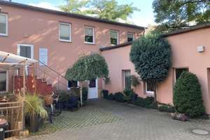 Eigenheimfeeling im Hinterhaus / A home-like feeling with the privacy of a rear building.