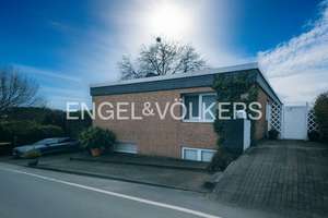 Eleganter Bungalow in Solingen-Hästen:  Ihr stilvolles Zuhause im Grünen! – Die vollständige Adresse der Immobilie erhältst du vom Anbieter., 42659 Burg/Höhscheid, Solingen – Vorschaubild 1